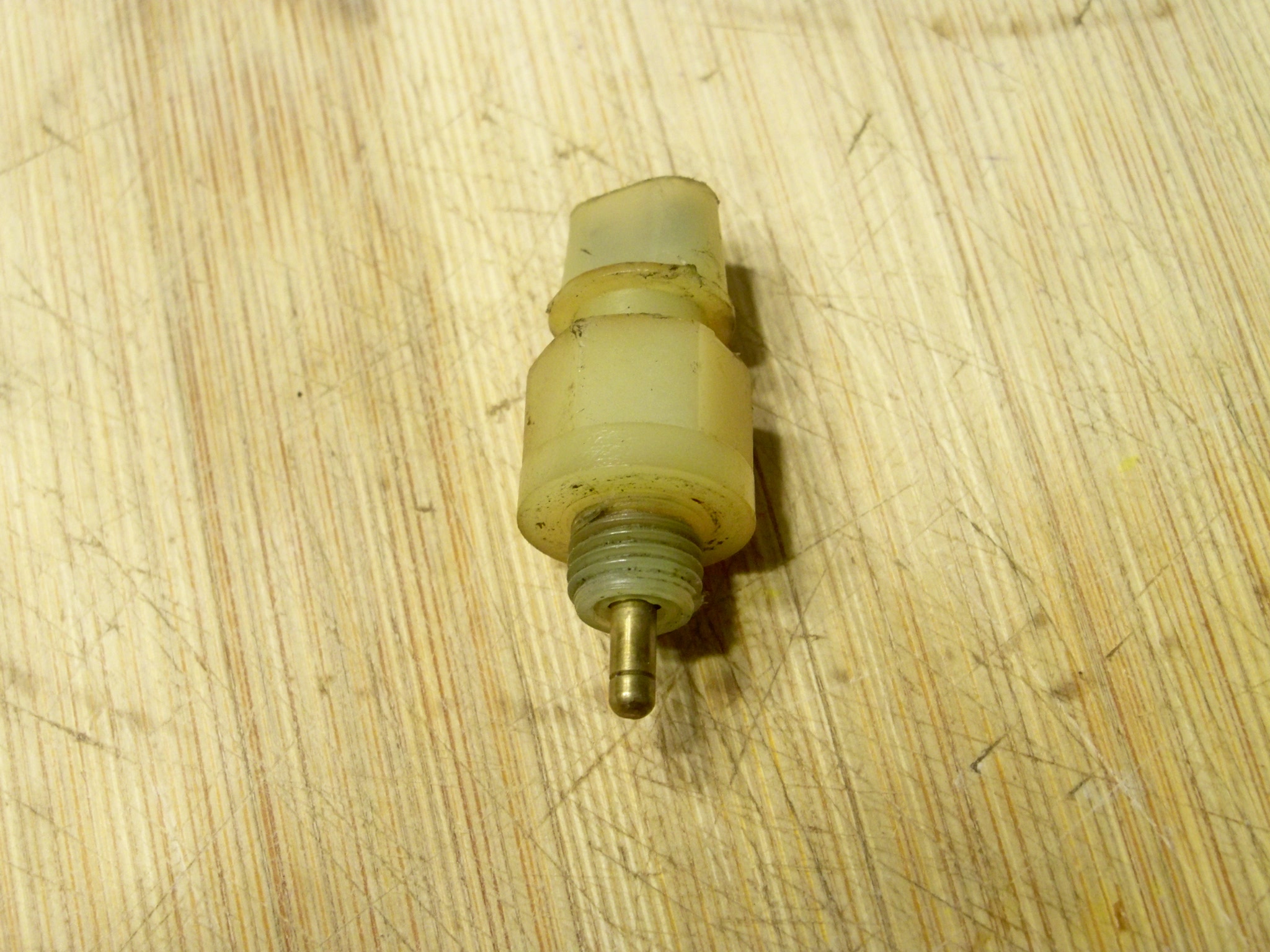 TR6 PDWA switch 001.JPG