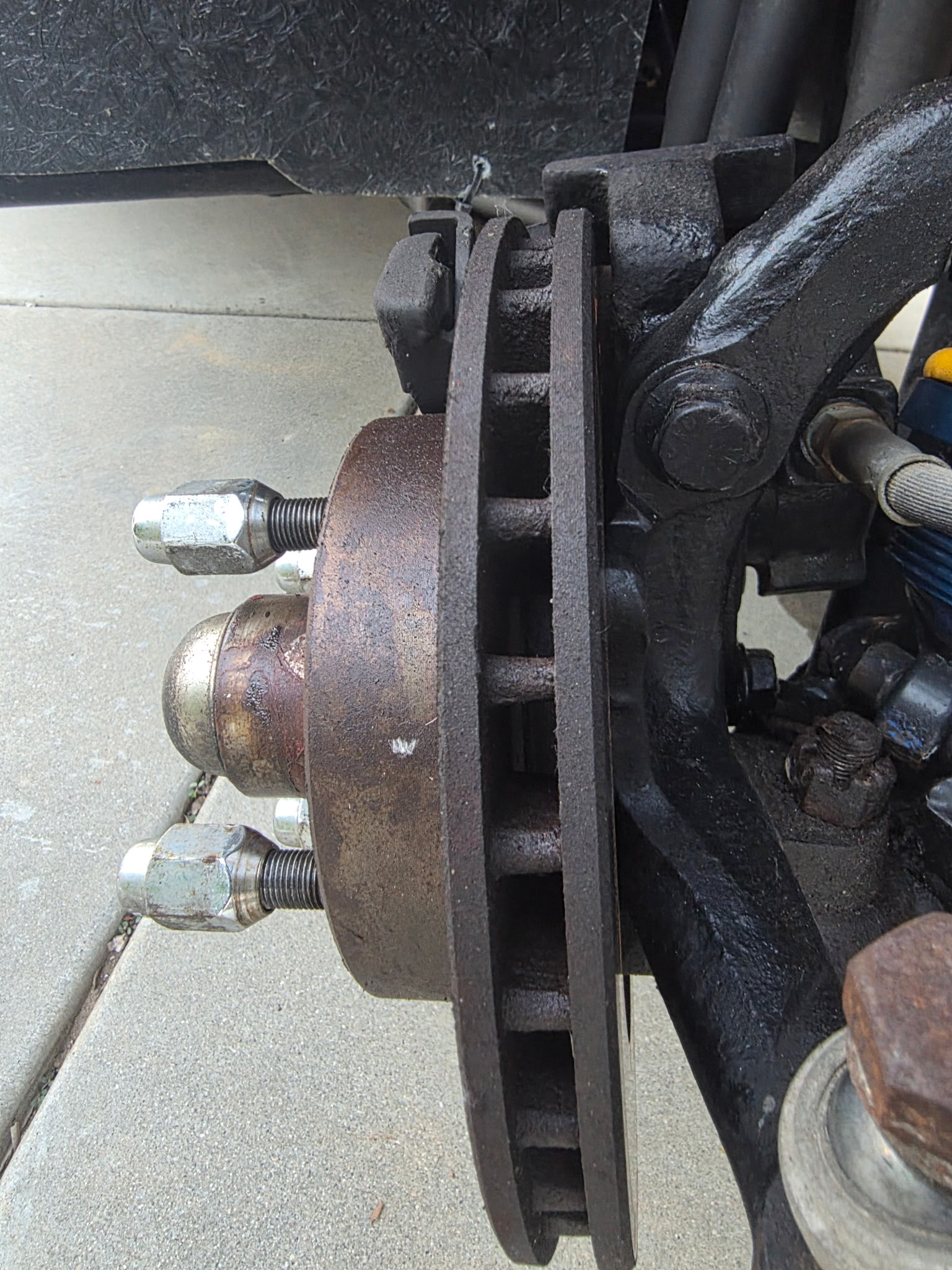 vented rotor view from car front.jpg