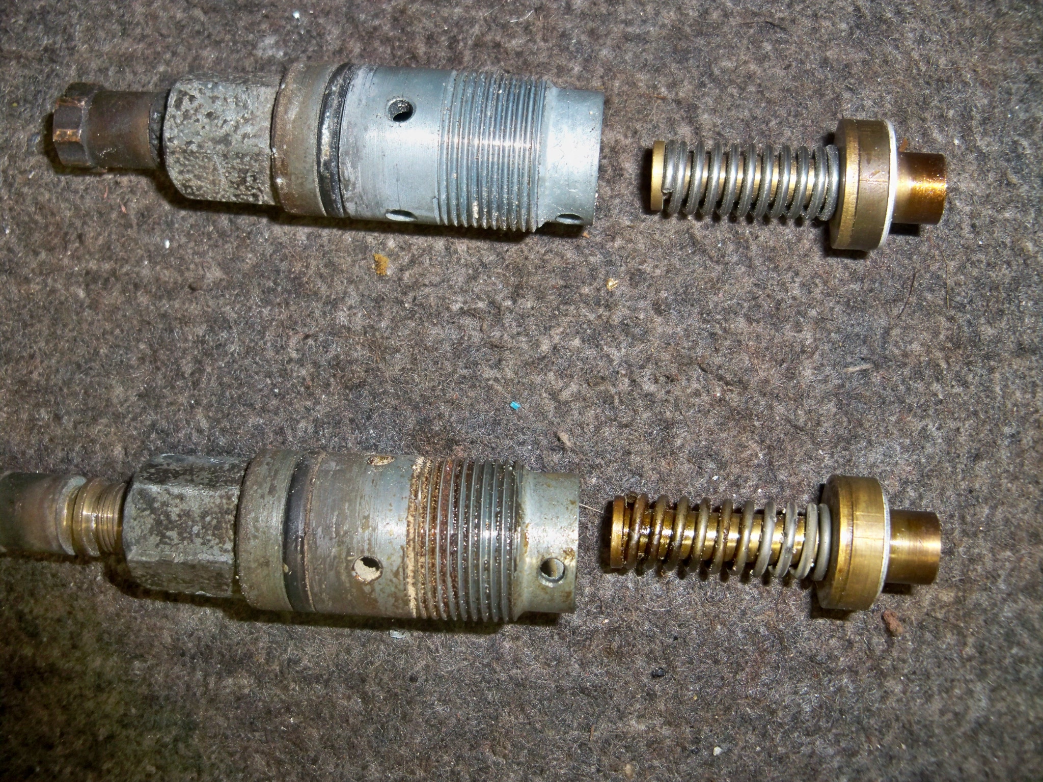 ZS CARB ADJ JET 001.JPG